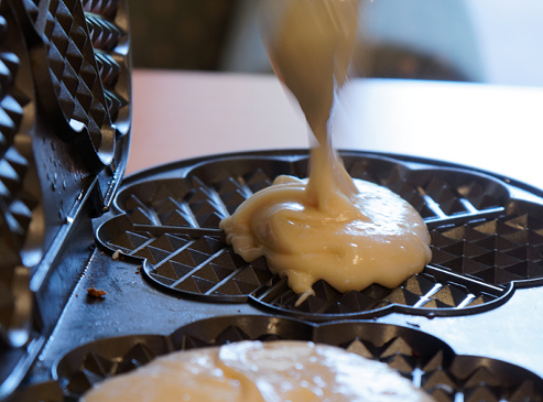 WAFFELN BACKEN ERINNERT AN FRÜHER – SOLL ES AUCH